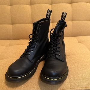 Doc Martens - Dr. Martens 1460 Smooth Leather Lace Up Boots (lightly worn)